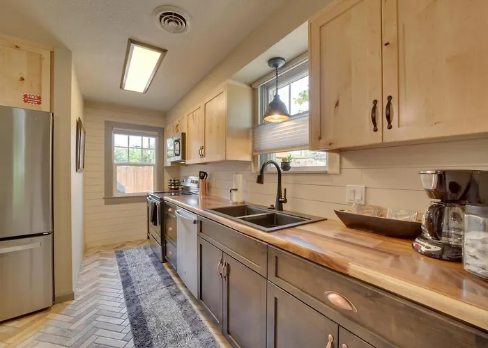 < 1 Mi To Dtwn: W/ Deck In Clarkdale! Holiday home Clarkdale