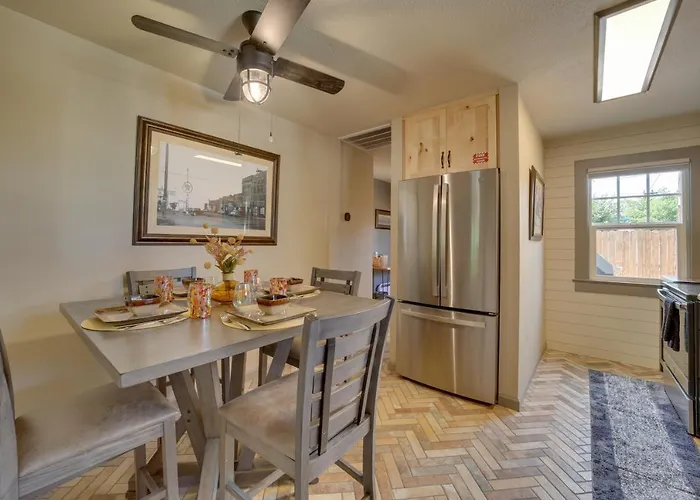< 1 Mi To Dtwn: W/ Deck In Clarkdale! *