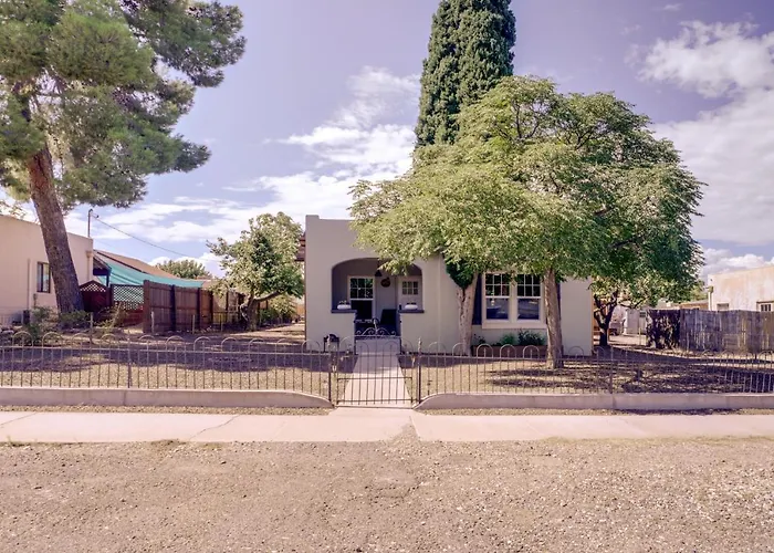 < 1 Mi To Dtwn: W/ Deck In Clarkdale! * Clarkdale